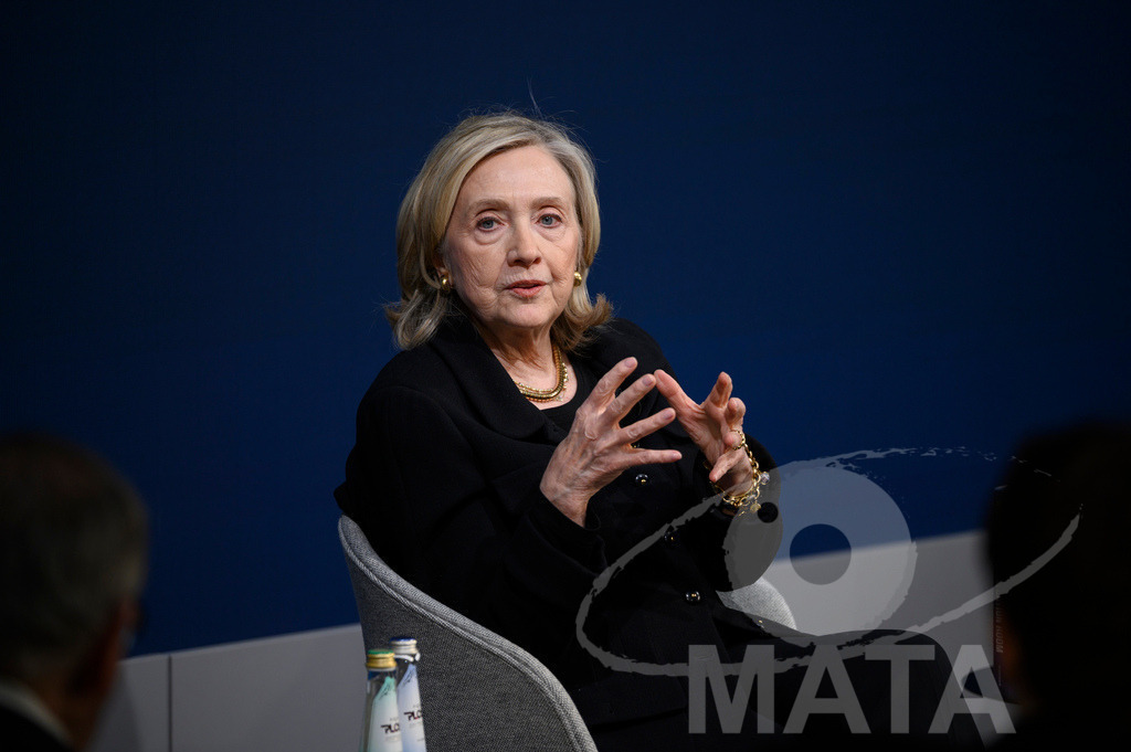 _DWI2935 | Die US-Politikerin Hillary Clinton auf der Veranstaltung Bridging Scholarship and Statecraft im Rahmen der Münchner Sicherheitskonferenz 2026. München, 13.02.2026 Bayern Deutschland  - Realisiert mit Pictrs.com