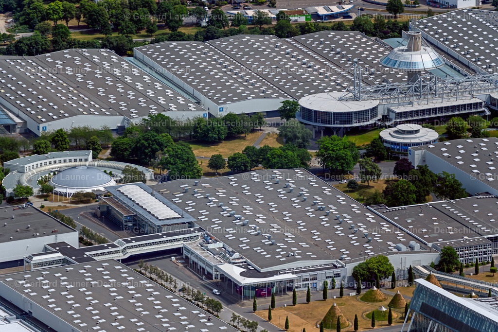 4030699 | LAATZEN 02.06.2020 Ausstellungsgelände und Messehallen der " Messegelände Hannover " in Laatzen im Bundesland Niedersachsen, Deutschland. Weiterführende Informationen bei: Deutsche Messe. // Exhibition grounds and exhibition halls of the " Messegelaende Hannover " in Laatzen in the state Lower Saxony, Germany. Further information at: Deutsche Messe. Foto: Gerhard Launer