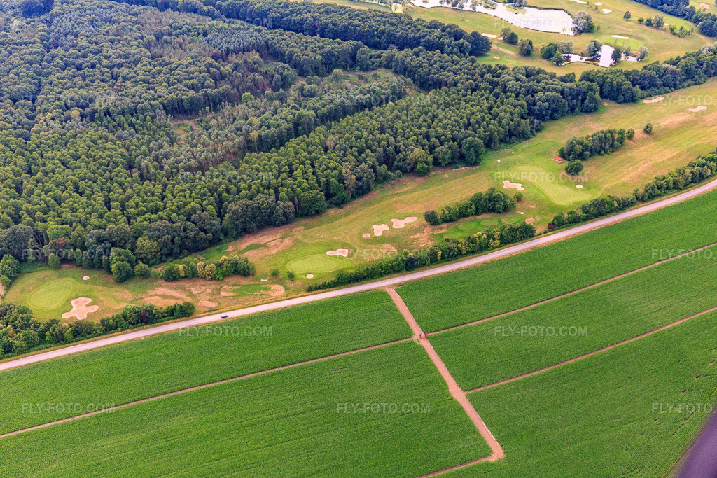 Aerial view: Ponds and greens at the Baden-Baden Golf Club Soufflenheim in Soufflenheim in the state Bas-Rhin, France. – Photo: IMG_107879.jpg taken on 06/14/2018 by Werner Riehm/FLY-FOTO.com – Resolution of the original: 5472 x 3648 px