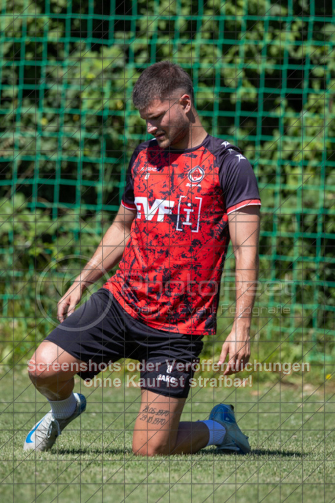 20250629_110428_1436 | #,1.Göppinger SV, Fussball, Oberliga BW - Trainingsauftakt, Saison 2025/2026, Rasensportplatz Stadion SV Göppingen, Hohenstaufenstr. 116, 73033 Göppingen, 29.06.2025 - 10:30 Uhr,Foto: PhotoPeet-Sportfotografie/Peter Harich