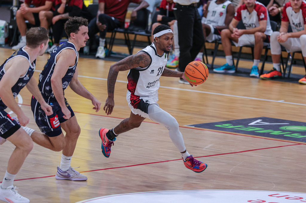 Pro A BAYER GIANTS vs Eisbären Bremerhaven-130 | Fotos von Basketballspielen aus dem Raum NRW fotografiert von Gero Mueller-Laschet und Daniel Schaefer - Realisiert mit Pictrs.com