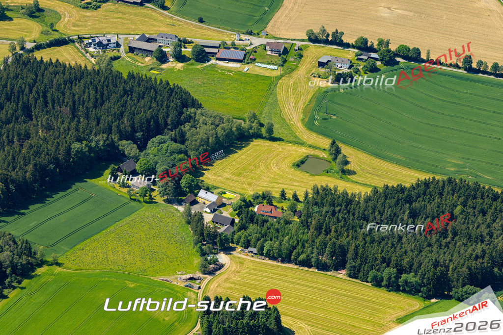 Das Luftbild zeigt : Dreigrün Naila - Die Luftaufnahme wurde 2024 vom UL-Flugzeug aus erstellt ( keine Drohne ) - Hochauflösende Luftaufnahme - Für grossformatige Ausdrucke geeignet. Die Geschenkidee !Mit Lizenz und Bildrechte bestellbar