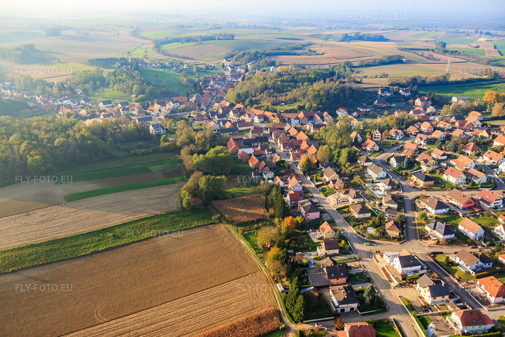 Vue aérienne: Rue de Mothern à Neewiller-près-Lauterbourg dans le département Bas Rhin, France.Photo: IMG_075746.jpg prise le 01/11/2014 par Werner Riehm/FLY-FOTO.euRésolution de l'original: 5472 x 3648 px