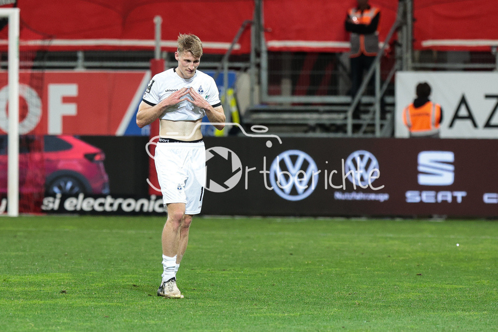 FC Ingolstadt - SV Waldhof Mannheim | muss mit Rot vom Platz Malte KARBSTEIN (SVW #15) / Platzverweis / Enttaeuscht /