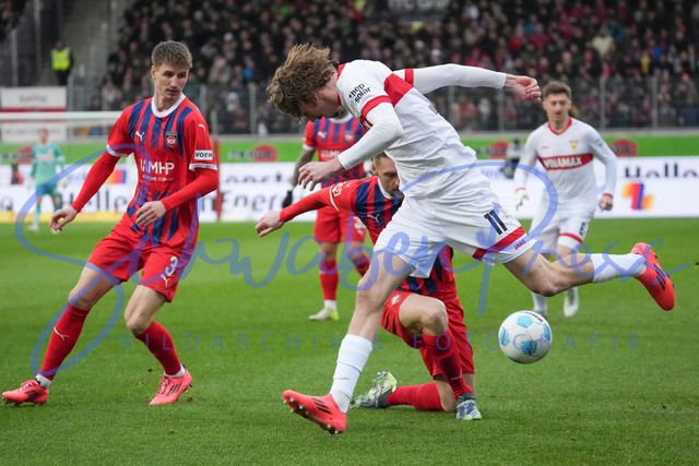 261124Ho338 | Nick Woltemande (VfB Stuttgart), Patrick Mainka (FC Heidenheim) FC Heidenheim - VfB StuttgartBundesliga, Spieltag 14, Saison 2024_25, Derby, FC Heidenheim - VfB Stuttgart Deutschland, Heidenheim, Voith Arena, 15.12.2024(DFL DFB REGULATIONS PROHIBIT ANY USE OF PHOTOGRAPHS as IAMGE SEQUENCES and or QUASI-VIDEO).