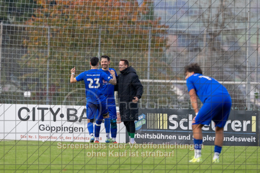 20251019_163342_0129 | #,FV Vorwärts Faurndau (rot) vs. TSV RSK Esslingen (blau), Fußball, Bezirksliga - Bezirk Neckar/Fils, 09. Spieltag, Saison 2025/2026, Rasenplatz, Im Dittlau 2, 73035 Göppingen, 19.10.2025 - 15:30 Uhr,Foto: PhotoPeet-Sportfotografie/Peter Harich