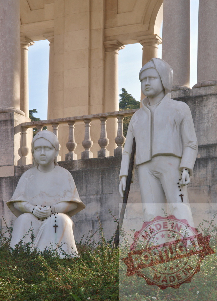 Marble statues of Francisco and Jacinta Marto holding rosaries in Fátima Sanctuary | Marble statues representing the seers of Fátima, Francisco and Jacinta Marto, holding rosaries, located in the Fátima Sanctuary, Portugal - Realized with Pictrs.com