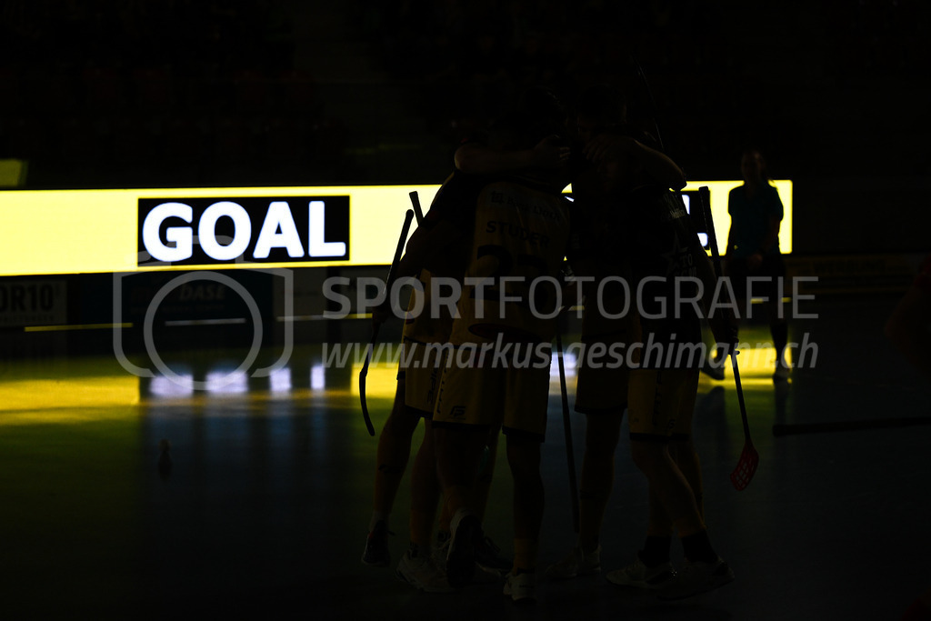 HC Rychenberg vs Floorball Köniz - 18. Dezember 2022 | HC Rychenberg vs Floorball Köniz
AXA Arena, Winterthur
GOAL für HCR.
Bild: Sportfotografie Markus Aeschimann | www.markus-aeschimann.ch - Realisiert mit Pictrs.com