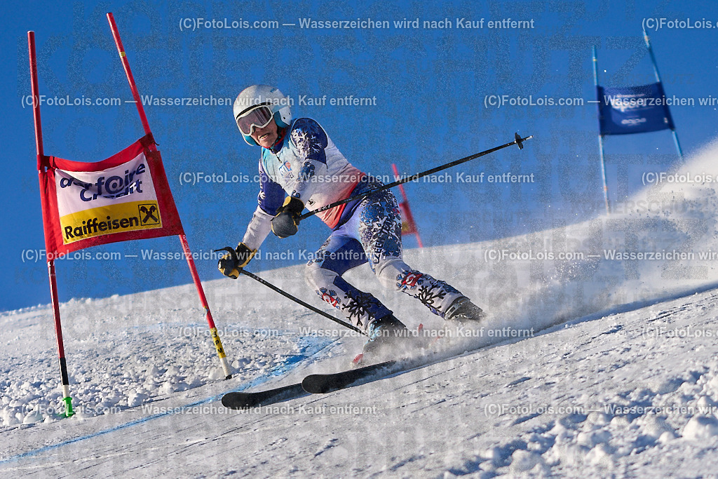 ALP3290_MASTERS-Cup_GS-C Damen_Davidova Jaroslava | (C)FotoLois.com, Alois Spandl. FIS Masters-Cup Wildschönau, Giant Slalom auf der Piste Schatzberg GS, Siegerehrung auf dem Dorfplatz Niederau, Sa 13. Januar 2024.
