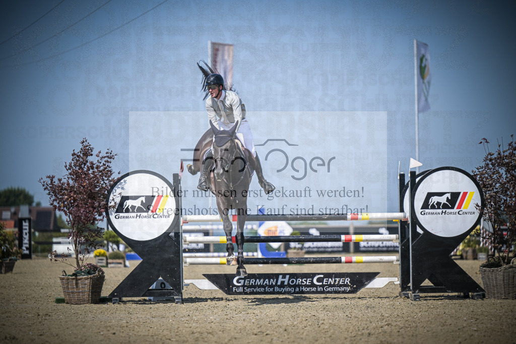 DOS_3013 | Entdecke hochwertige Reitturnierfotos von Foto Oger. Professionell, emotional und authentisch – jetzt Lieblingsmomente im Shop bestellen.Deutschlandweite Turnierfotografie. - Realisiert mit Pictrs.com