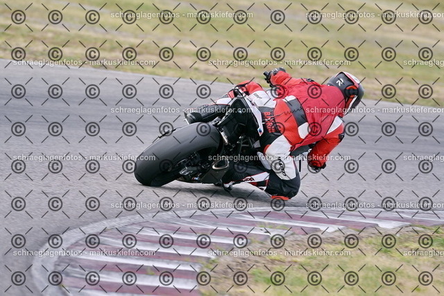 26bt05-1814 | markuskiefer.com - Realisiert mit Pictrs.com