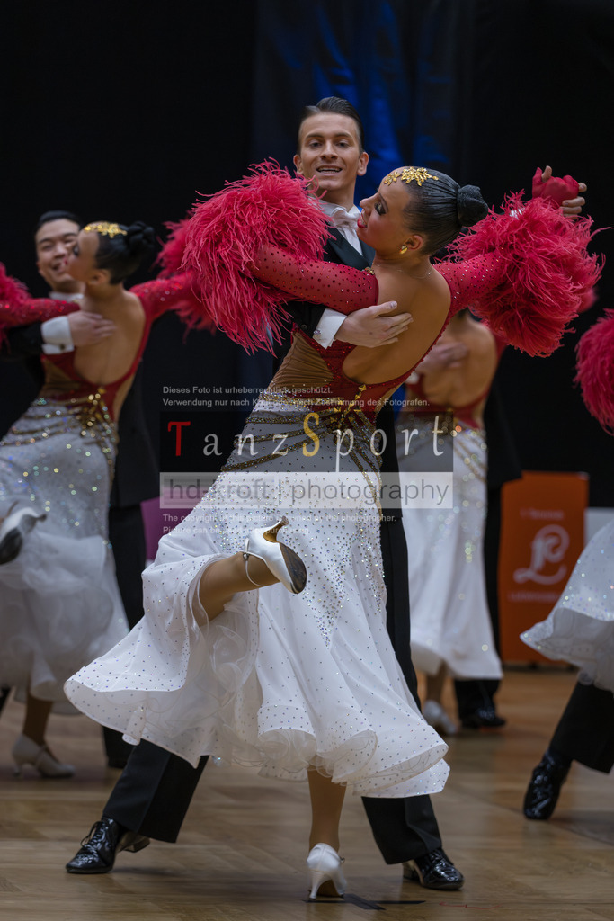 20260110_1BL_Std-Formationen_1917 | Tanzsportbilder, Standardtanz, Lateintanz, WDSF, DTV, LTVB, dancecomp, goc, hessen tanzt, blaues band der spree, walzer, tango, wiener walzer, slowfox, quickstepp, samba, rumba, cha-cha-cha, paso doble. jive, hd-kroft photography, turniertanzsport