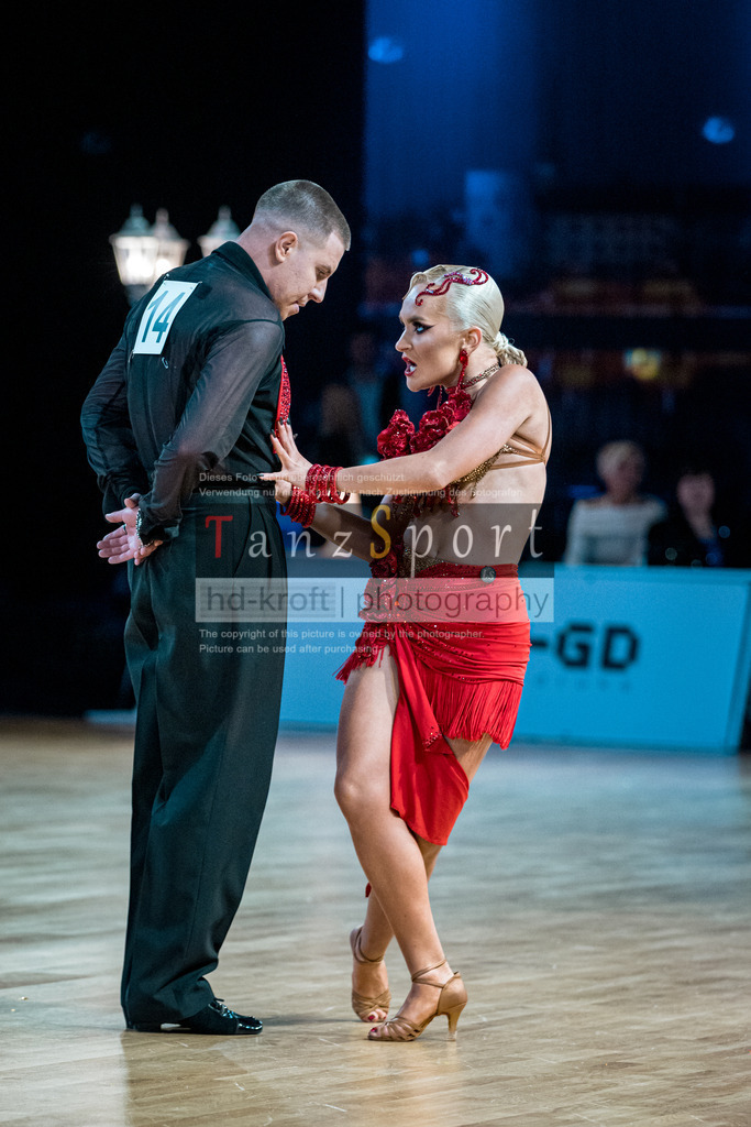 20251212_WDSF_World_Ch_Cup_RS-Lat_1371-2 | Tanzsportbilder, Standardtanz, Lateintanz, WDSF, DTV, LTVB, dancecomp, goc, hessen tanzt, blaues band der spree, walzer, tango, wiener walzer, slowfox, quickstepp, samba, rumba, cha-cha-cha, paso doble. jive, hd-kroft photography, turniertanzsport