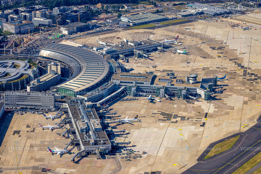 Duesseldorf220700441 | Luftbild, Flughafen Düsseldorf Airport, Abfertigungshalle und Abfertigungsfinger, Lohausen, Düsseldorf, Rheinland, Nordrhein-Westfalen, Deutschland