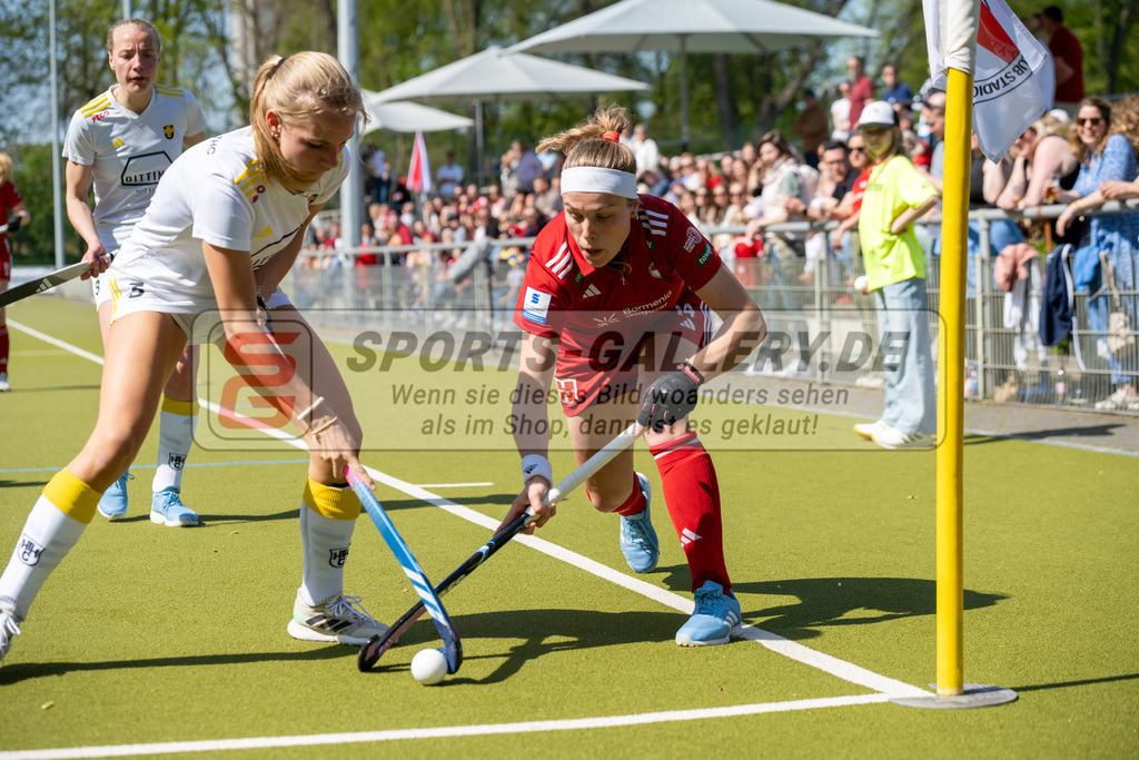 SFE_20250412_0100 | Köln, Deutschland, 12.04.2025:  Hockey 1. Bundesliga Damen Rot-Weiss Köln - Harvestehuder THC im KTHC Stadion Rot-Weiss Köln Tennis and Hockey Club am 12.04.2025 in Köln, Deutschland. (Foto von Stephan Fehrmann)Köln, Germany, 12.04.2025: Hockey 1. Bundesliga Damen Rot-Weiss Köln - Harvestehuder THC in KTHC Stadion Rot-Weiss Köln Tennis and Hockey Club at 12.04.2025 in Köln, Deutschland. (Foto from Stephan Fehrmann)