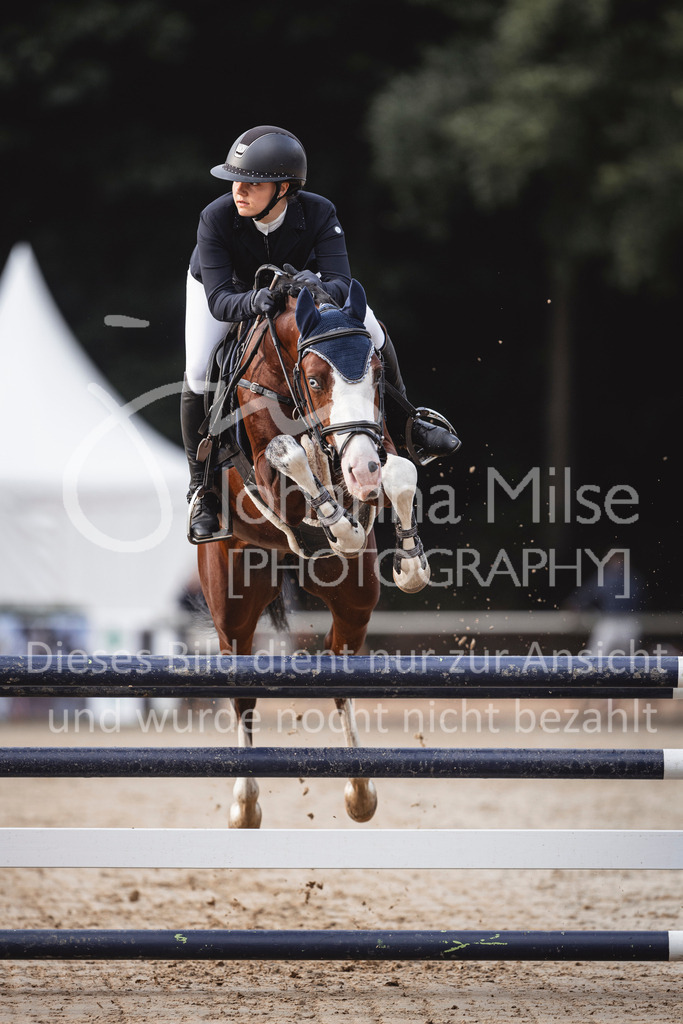 240906_BuCha_PonyA-5j-135 | Deine schönsten Turniermomente als professionelle Fotos! Entdecke hochwertige Pferdesport-Fotografie im Online-Shop. Jetzt Fotos finden & bestellen!
