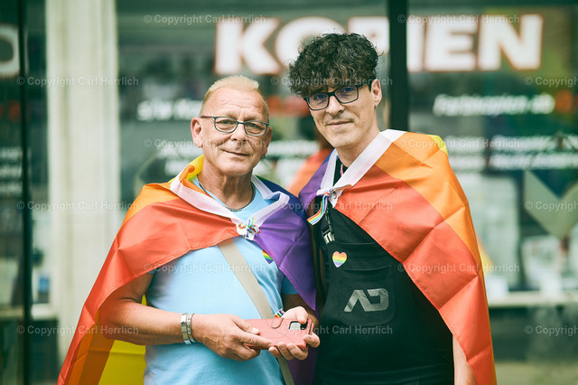 Gay-Pride Düsseldorf 23/ RP-Online | High End Portraits. Einzelportrait Paarportrait Gruppenportrait Künstlerportrait Bandportzait Bühnenfotografie Fashion Lifestyle Urbanlife  - Realisiert mit Pictrs.com