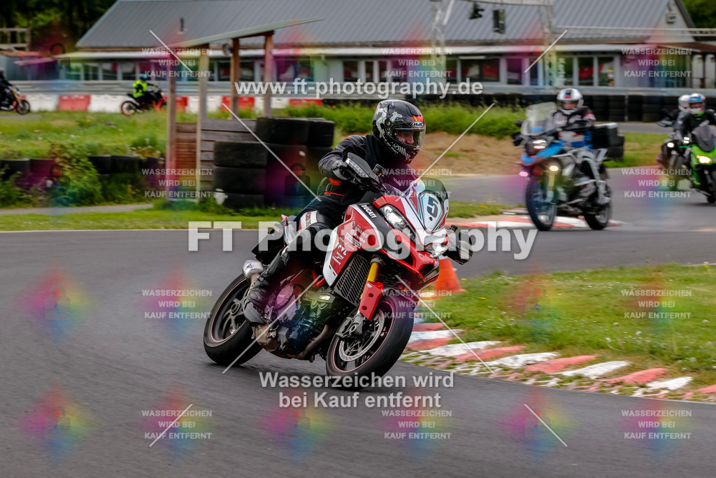 MotoTeamVBK-20170 | Hier findet Ihr Bilder von Touristenfahrten auf der Nürburgring Nordschleife oder von anderen Veranstaltungen die ich besucht habe. Viel Spass beim Durch Schauen 