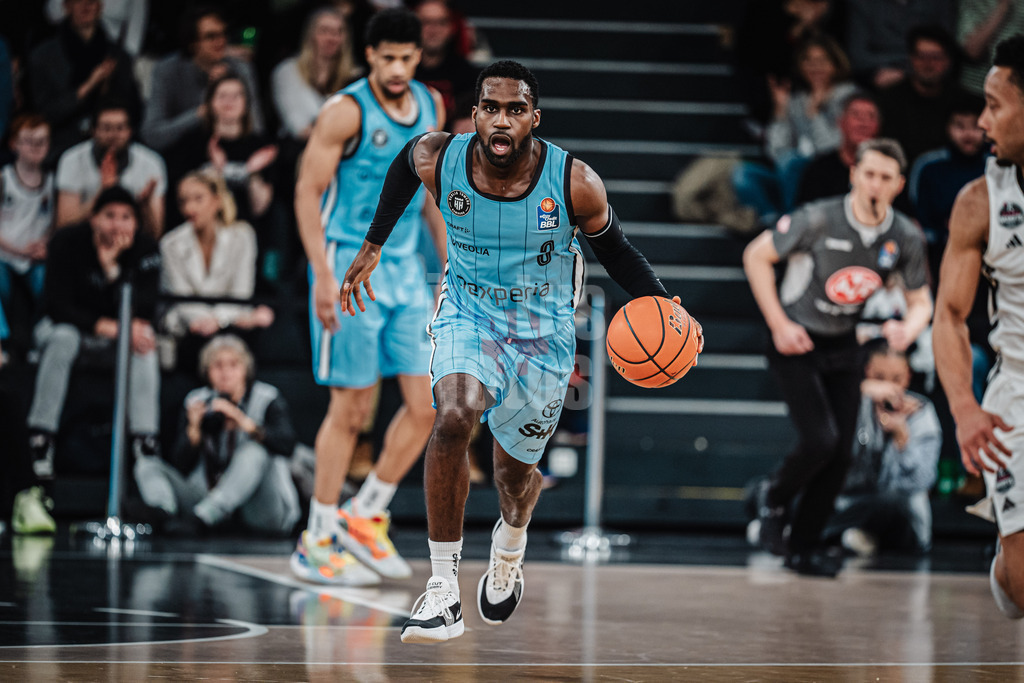 Basketball | Männer | Saison 2024/2025 | easyCredit Basketball Bundesliga | 16. Spieltag | Veolia Towers Hamburg vs. Telekom Baskets Bonn | 10.01.2025 | Rich Osaro (#3, Veolia Towers Hamburg)