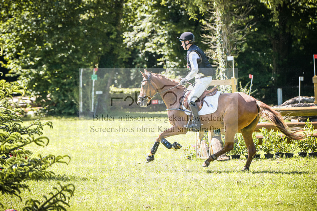 DOS_5832 | Entdecke hochwertige Reitturnierfotos von Foto Oger. Professionell, emotional und authentisch – jetzt Lieblingsmomente im Shop bestellen.Deutschlandweite Turnierfotografie. - Realisiert mit Pictrs.com