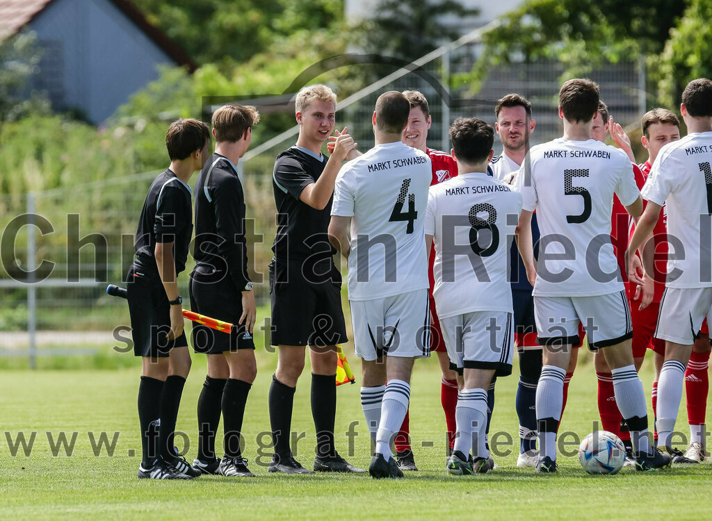 2023-07-08_001_FC_Finsing_gegen_SG_Markt_Schwaben | Finsing, Deutschland, 08.07.2023:
Fußball, Kreisliga 2023 / 2024, Testspiel, FC Finsing gegen SG Markt Schwaben, Endergebnis: 7:0

Schiedsrichter Moritz Martin, Florian Niederdorf (SG Markt Schwaben, #4), Lukas Brandt (SG Markt Schwaben, #8), Philipp Wasser (SG Markt Schwaben, #5)

Foto: Christian Riedel / fotografie-riedel.net