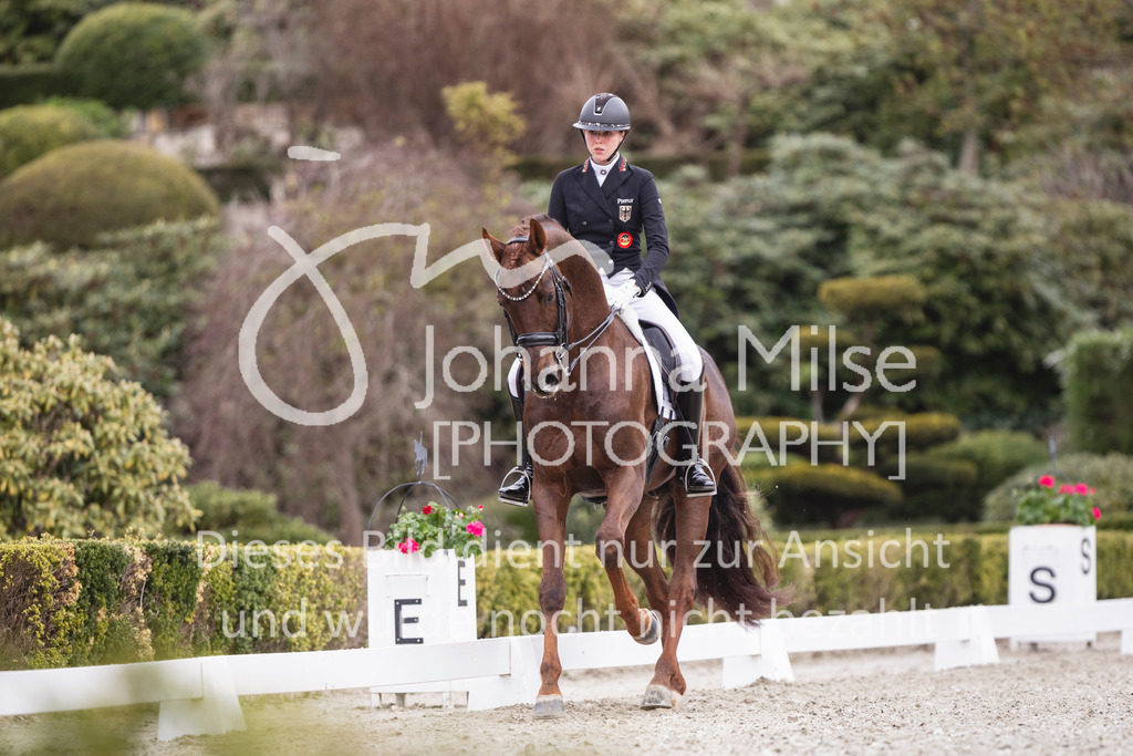 260412_Kronberg_S-Dressur-617 | Deine schönsten Turniermomente als professionelle Fotos! Entdecke hochwertige Pferdesport-Fotografie im Online-Shop. Jetzt Fotos finden & bestellen!