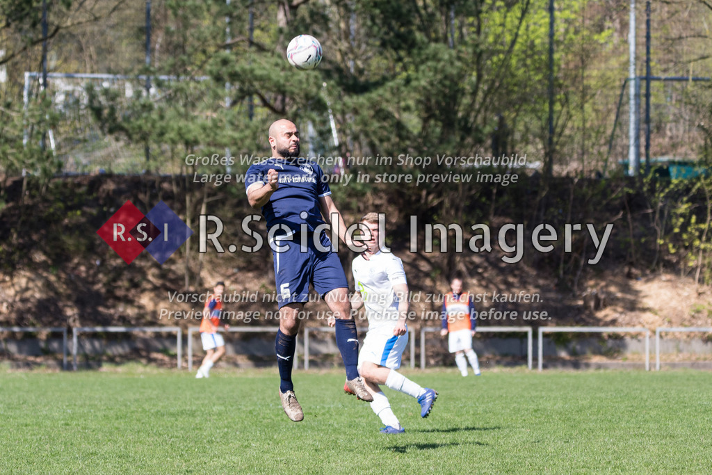 Fußball, Saison 2021/22, Oberliga Abstiegsrunde, Lohbrügge - Süderelbe, Binnenfeldredder (Hamburg), 18.04.2022, 12. Spieltag | Erdogan Pini (#6, Lohbrügge)