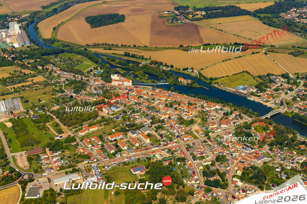 Stadt Alsleben von Oben- Die Luftaufnahme wurde 2025 vom UL-Flugzeug heraus erstellt ( keine Drohnenaufnahme ) - Hochauflösende Luftaufnahme - für Wandbilder und großformatige Ausdrucke geeignet. Das besondere Geschenk!Hier alle&nbsp;Infos zur Lizenzierung der LuftaufnahmeWir fliegen auch dieses Jahr wieder in Ihre Region um Luftbilder zu erstellen.- Luftbild anfragen