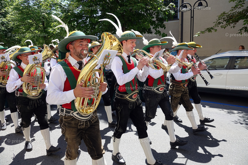 news-2022-Juli17-Musikumzug-Reutte-DSD03165-Vils | Info aus dem Bezirk Reutte/Ausserfern Tirol sowie eine umfangreiche Bilddatenbank über die gesamte Region: Lechtal, Talkessel Reutte, Tannheimertal, Zwischentoren. Lech, Plansee, Zugspitze, Grenztunnel, B179, Fernpassstraße, Verkehr, Lawinen, Tradition, - Realisiert mit Pictrs.com