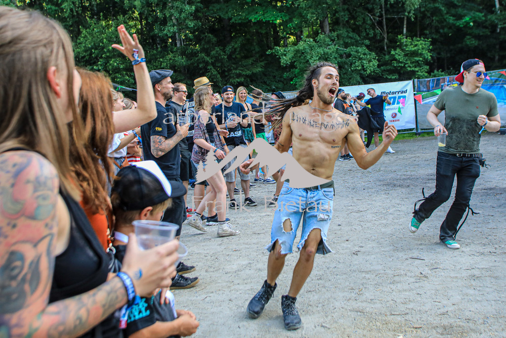 OE7A5030 | es braucht nicht lange das Stimmung aufkommt