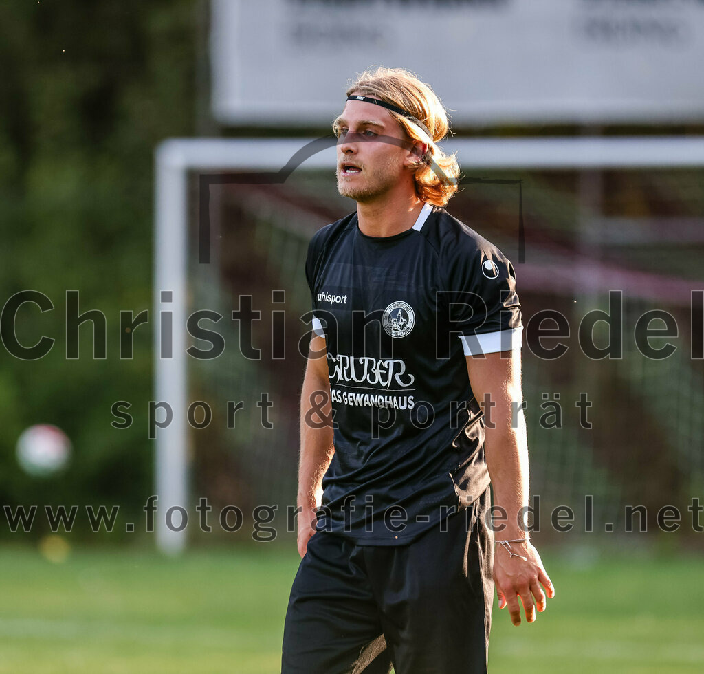 2023-07-18_070_FC_Herzogstadt_gegen_FC_Eitting | Erding, Deutschland, 18.07.2023:
Fußball, TOTO Pokal 2023 / 2024, 1. Spieltag, FC Herzogstadt gegen FC Eitting, Endergebnis: 2:4 n.E.

Leon Ziegler (FC Herzogstadt, #16)

Foto: Christian Riedel / fotografie-riedel.net