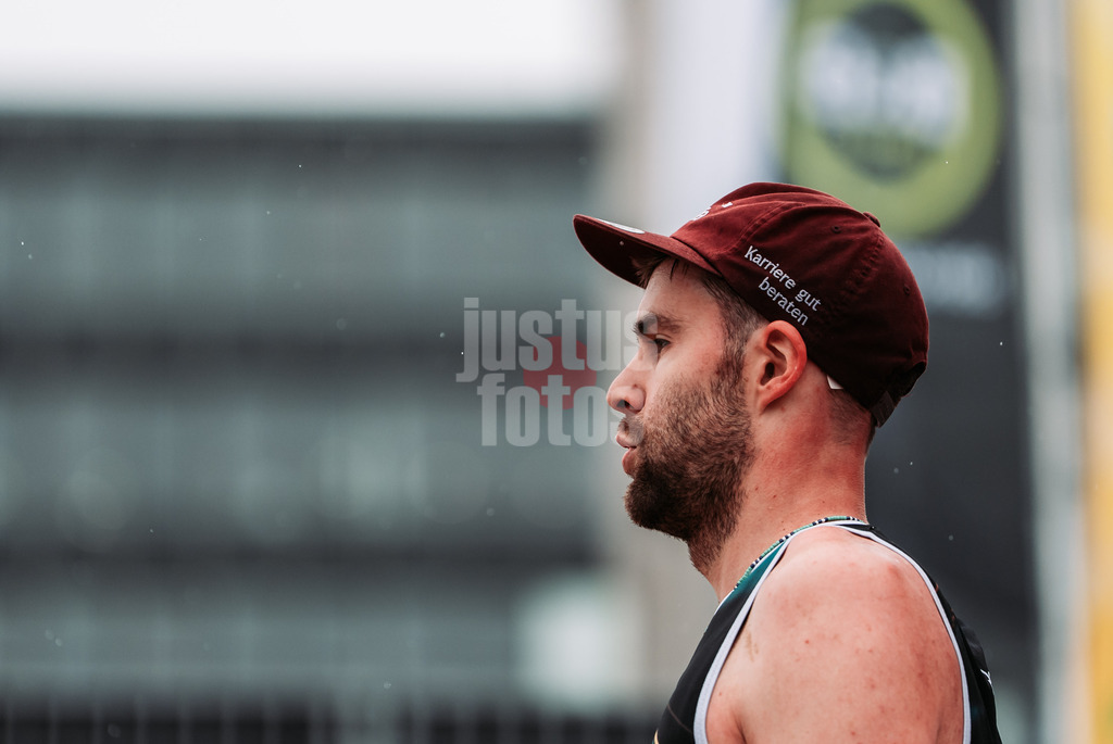 Beachvolleyball | Männer | Allianz German Beach Tour 2025 | Tourstop Hamburg | 29.05.2025 | Manuel Harms atmet tief durch