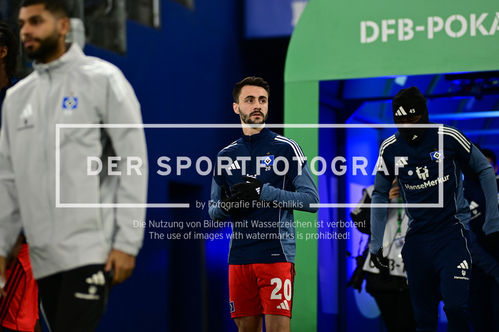 Fußball I Herren I Saison 2025-2026 I DFB-Pokal I Achtelfinale I Hamburger SV - Holstein Kiel I 37329 | Fabio Vieira (20, Hamburger SV) - Realisiert mit Pictrs.com