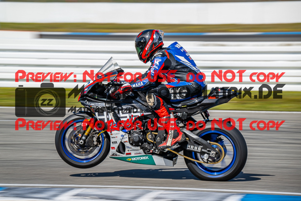 MaZZes_FotoMatrix_230410_9680 | WEISS