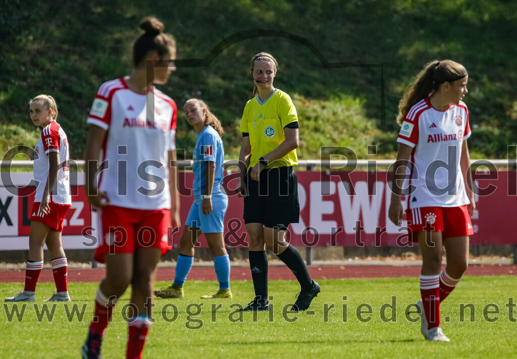 2023-09-09_001_FC_Bayern_Muenchen_gegen_SC_Freiburg | Aschheim, Deutschland, 09.09.2023:
Fußball, B-Juniorinnen-Bundesliga Süd 2023 / 2024, 1. Spieltag, FC Bayern München gegen SC Freiburg, Endergebnis: 4:0

Foto: Christian Riedel / fotografie-riedel.net