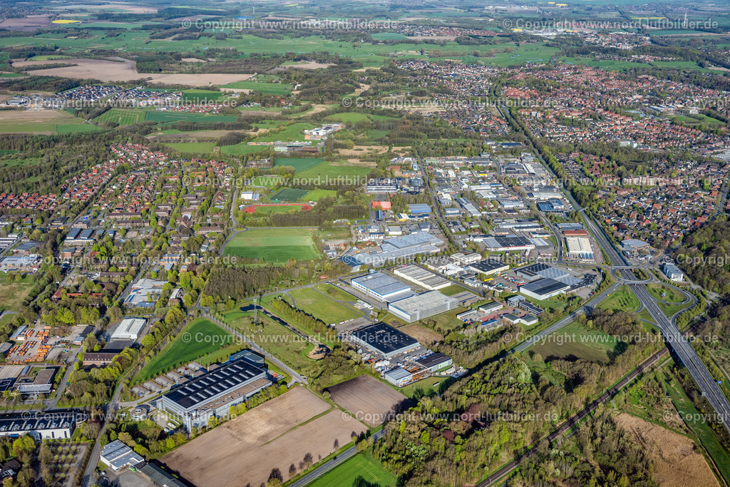 Stade_Süd_Ottenbeck_Gewerbegebiet_ELS_4663010523 | STADE 01.05.2023 Gewerbegebiet und Firmenansiedlung Stade Süd in Stade in Ottenbeck im Bundesland Niedersachsen, Deutschland. // Industrial estate and company settlement Stade Sued in Stade in the state Lower Saxony, Germany. Foto: Martin Elsen