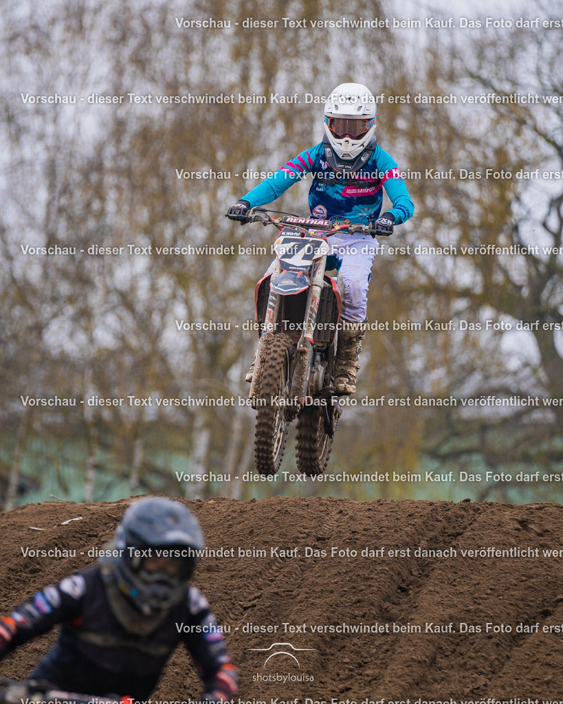 20260412_MCCBensdorf-1651 | Sportfotografin aus Berlin-Brandenburg mit Fokus auf Motocross. Ich halte deine sportliche Leistung und echte Emotionen auf und neben der Strecke professionell fest. Entdecke die Fotos von deinem Rennen und bestelle sie direkt hier im Shop.