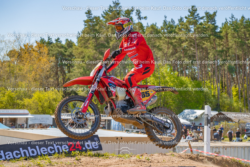 20260501_MCWriezen-2643 | Sportfotografin aus Berlin-Brandenburg mit Fokus auf Motocross. Ich halte deine sportliche Leistung und echte Emotionen auf und neben der Strecke professionell fest. Entdecke die Fotos von deinem Rennen und bestelle sie direkt hier im Shop.