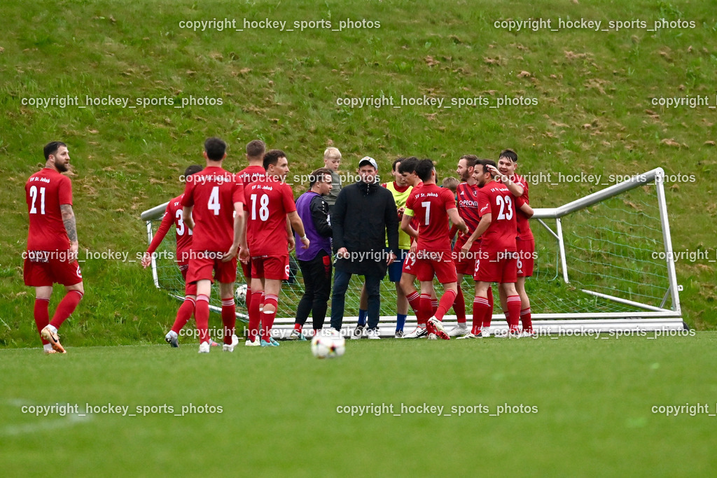 SC Landskron vs. SV St. Jakob  | Jubel SV St. Jakob Mannschaft, #18 Raimund Valtiner SV St. Jakob, #9 Walter Michal SV St. Jakob, #4 Sebastian Kaiser SV St. Jakob, #7 Manuel Alexander Schüttelkopf SV St. Jakob, Headcoach SV St. Jakob Thomas Franz Höller, #6 Florian Schaller SV St. Jakob, #23 Christoph Omann SV St. Jakob, #19 Mario Marjanovic SV St. Jakob, SC Landskron vs. SV St. Jakob , SC Landskron vs. SV St. Jakob  am 16.05.2024 in Villach (Sportpark Landskron), Austria, (Photo by Bernd Stefan)