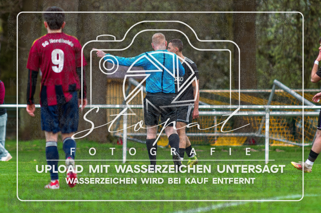 FGFSSGN-1045 | David Grabowski (Schiedsrichter) beim Herren 3. Kreisklasse HK Spiel zwischen FG Fulde-Stellichte II und SG Nordheide III im Fulder Zentralstadion, Fulde (Simon Paul Stopat) - Realisiert mit Pictrs.com
