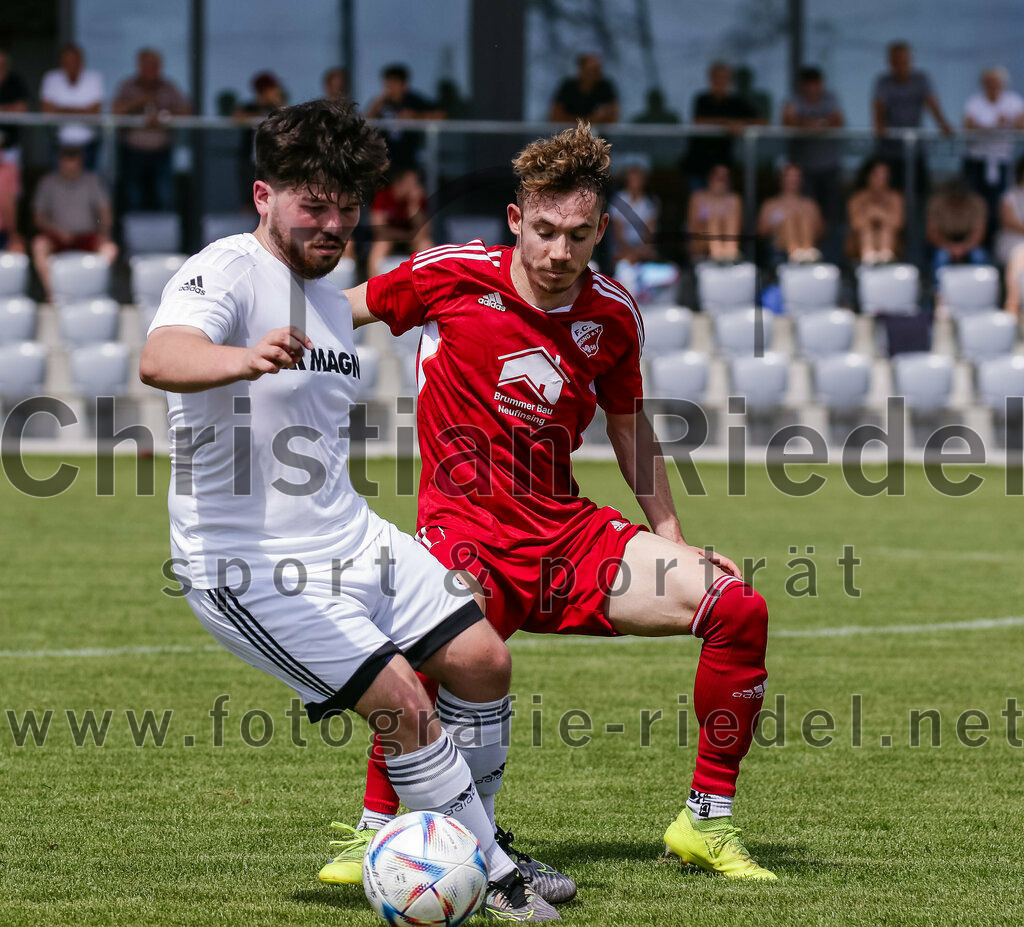 2023-07-08_082_FC_Finsing_gegen_SG_Markt_Schwaben | Finsing, Deutschland, 08.07.2023:
Fußball, Kreisliga 2023 / 2024, Testspiel, FC Finsing gegen SG Markt Schwaben, Endergebnis: 7:0

Lukas Brandt (SG Markt Schwaben, #8), Florian Hölzl (FC Finsing, #10)

Foto: Christian Riedel / fotografie-riedel.net