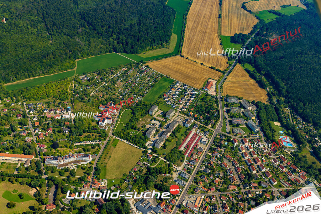 Luftbild der Stadt Bad Berka - Das Luftbild wurde 2025 vom UL-Flugzeug heraus erstellt ( keine Drohnenaufnahme ) - Hochauflösende Luftaufnahme - für Wandbilder und großformatige Ausdrucke geeignet. Das besondere Geschenk!Hier alle&nbsp;Infos zur Lizenzierung der LuftaufnahmeWir fliegen auch dieses Jahr wieder in Ihre Region um Luftbilder zu erstellen.- Luftbild anfragen