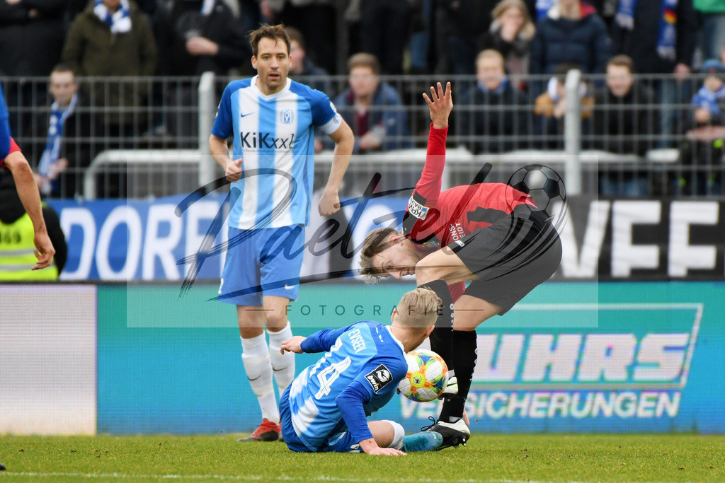 20200201_MEPCHE_0023 | Fußball, Herren: Willi Evseev (SV Meppen) und Tim Campulka (Chemnitzer FC) im Zweikampf waehrend des Spiels der 3. Liga zwischen SV Meppen und Chemnitzer FC in der Haensch-Arena am 01.02.2020 in Meppen, Deutschland. DFB / DFL REGULATIONS PROHIBIT ANY USE OF PHOTOGRAPHS AS IMAGE SEQUENCES AND/OR QUASI-VIDEO. - Realisiert mit Pictrs.com