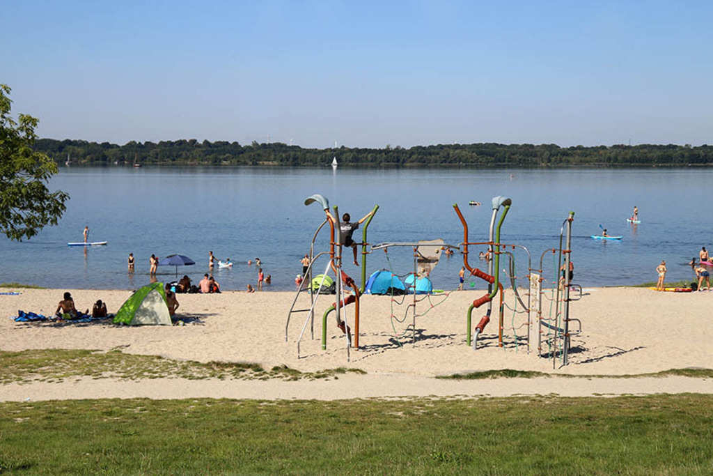 Foto: Leipzig - Cospudener See | Das Team hinter BILDLEXIKON LEIPZIG bündelt historische wie aktuelle Informationen über die Stadt Leipzig in Text und Bild auf einer Plattform und stellt diese der interessierten Öffentlichkeit zur Verfügung.