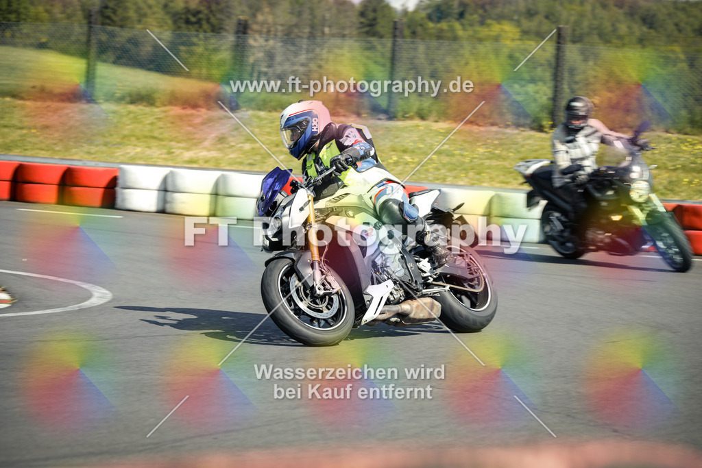 OBK_Mai_Martina_Markus-10494 | Hier findet Ihr Bilder von Touristenfahrten auf der Nürburgring Nordschleife oder von anderen Veranstaltungen die ich besucht habe. Viel Spass beim Durch Schauen 