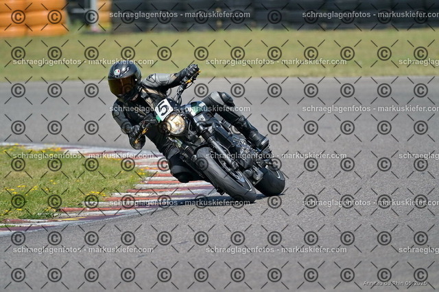 26BT02-1971 | markuskiefer.com - Realisiert mit Pictrs.com