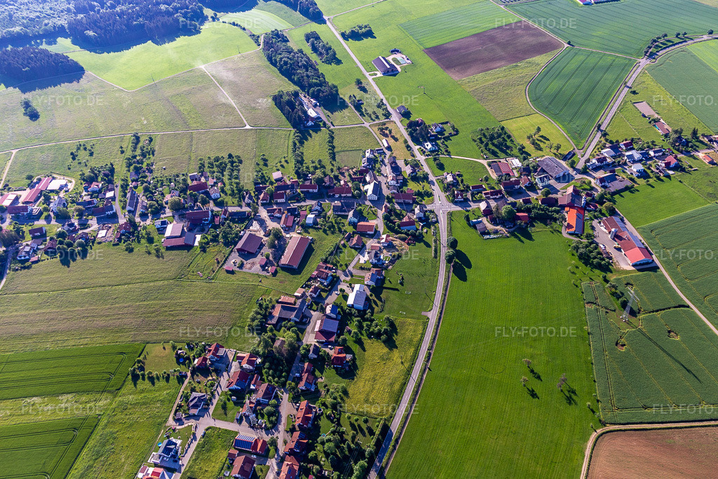 Luftbild: Langenhart, im Ortsteil Langenhart in Meßkirch im Bundesland Baden-Württemberg in Deutschland. Foto: IMG_132199.jpg vom 27.05.2022 durch Werner Riehm/FLY-FOTO.deStadt Meßkirch