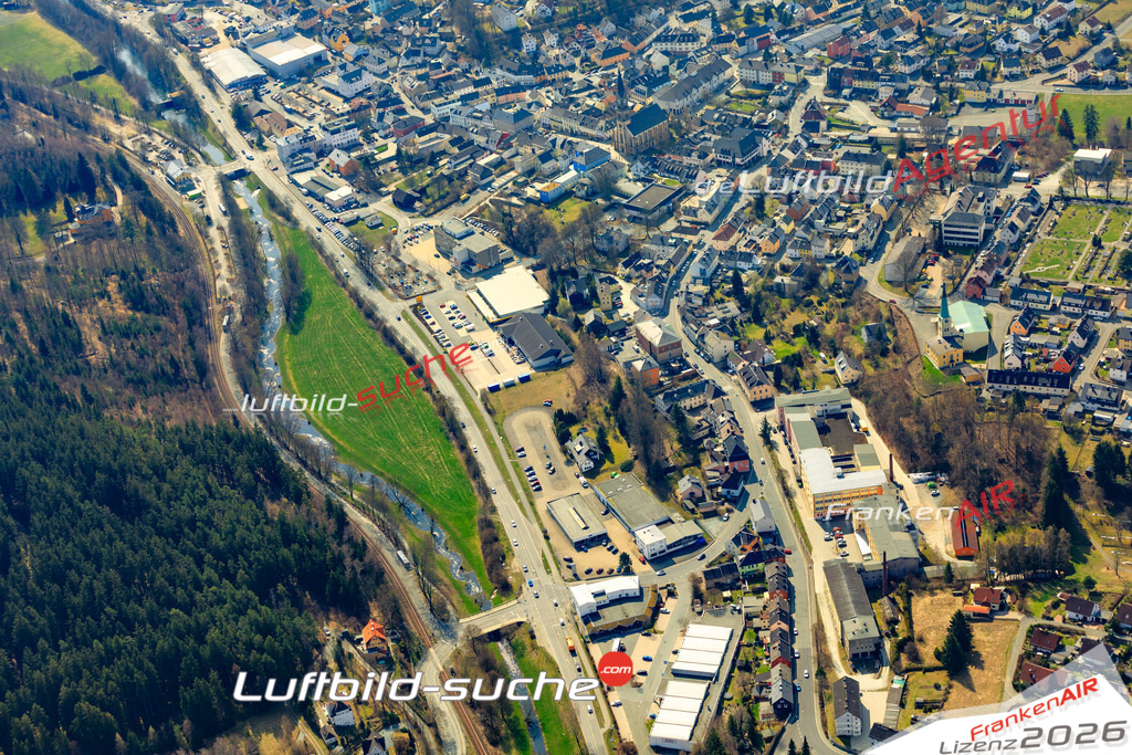 Das Luftbild der Stadt Naila wurde 2019 vom Flugzeug heraus erstellt (keine Drohne) Aufnahmehöhe ca.400 Meter- hohe Auflösung- beste Druck-Qualität garantiert!