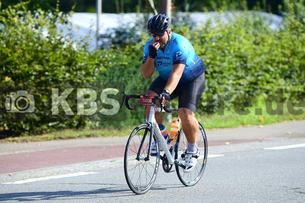 KBS Picture_Cyclassics-Hamburg2023_200823_049 | Cyclassics auf der Hamburger Strasse in Rellingen Rennradfahrer beim Fruehstueck ,Bemer Cyclassics Hamburg Radrennen 2023 , Durch Hamburg und Schleswig-Holsten ,UCI-WorldTour-Rennen Profi-Elite Herren ca.200KM , Amateurradfahrer Jedermann Rennen 60KM ,Amateurradfahrer Jedermann Rennen 100KM , - Realisiert mit Pictrs.com
