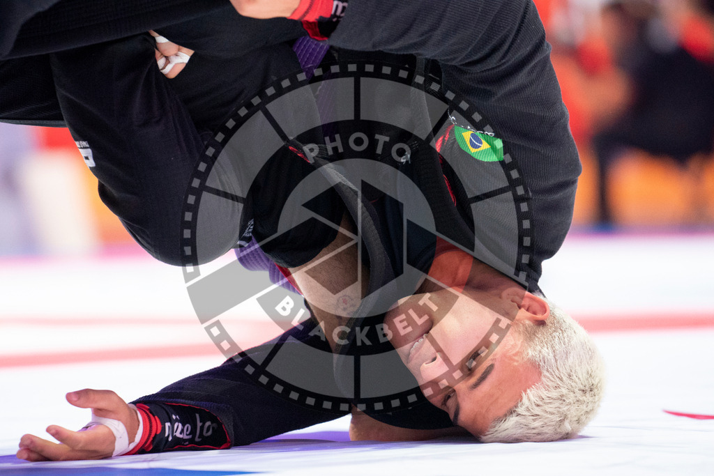 20231108PBB1277 | Fighters compete during the AJP World Professional Championship in the Mubadala Arena in Abu Dhabi, Arab United Emirates, on November 8, 2023.